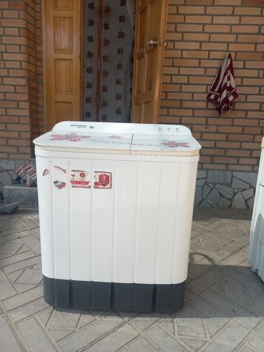 Kir yuvish mashinasi sotiladi. Yarim (поль) avtomat
