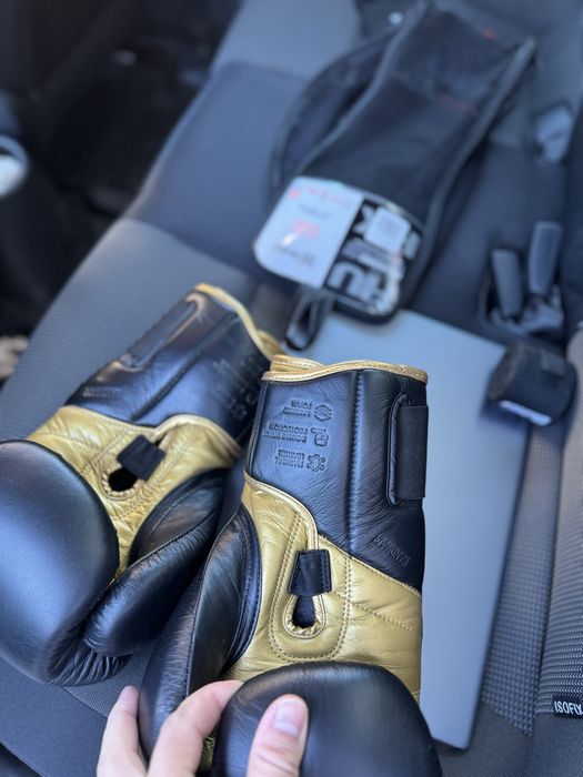 Боксерские перчатки