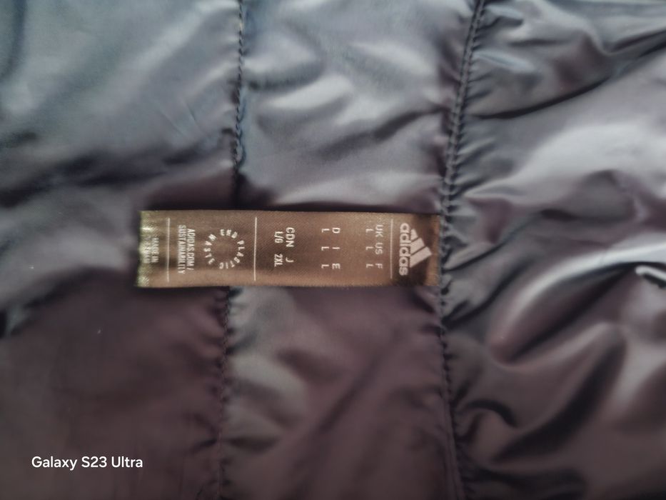 Продавам яке адидас