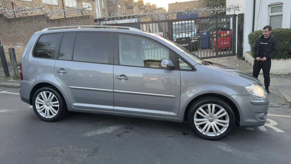 Bara fata - Orice Piesa Volkswagen Touran T1 FACELIFT 2.0 tdi BMM LR7N