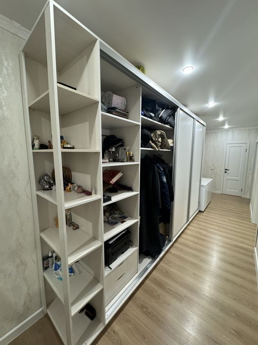 Продается шкаф-купе для прихожей