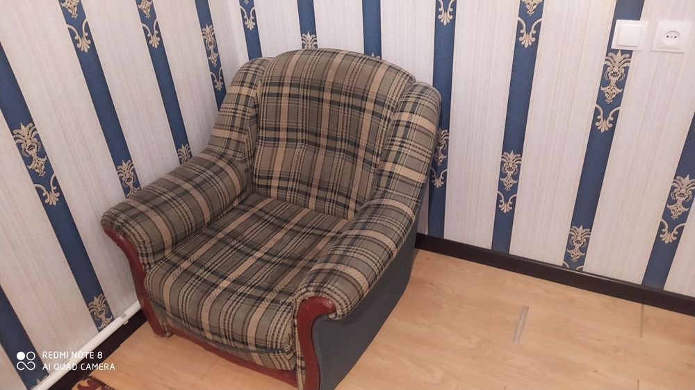 Даром диван раздвежной и кресло