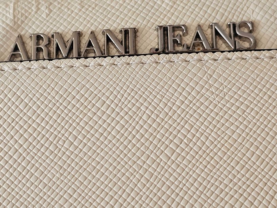 Бяла дамска чанта Armani Jeans. Оригинална.