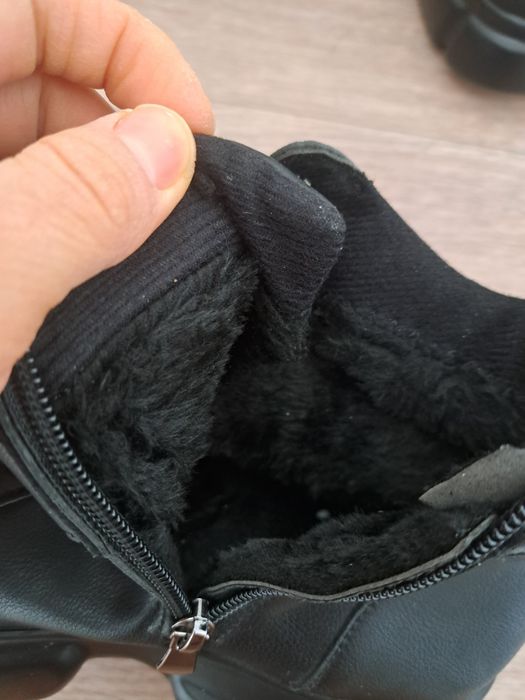 Демисезонные ботинки новые 38