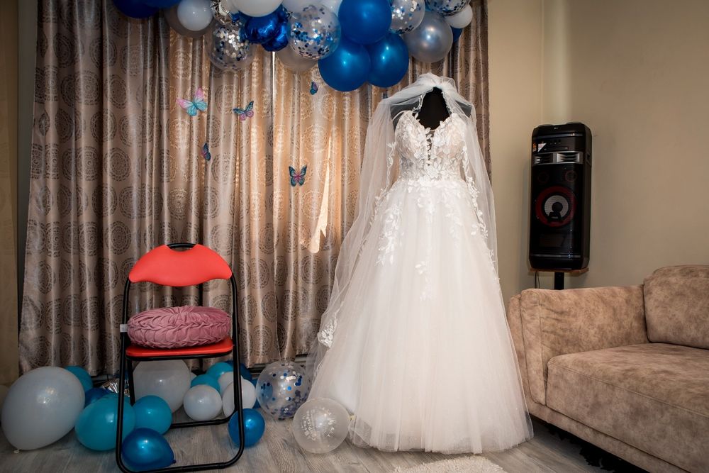 Vand rochie de mireasă.