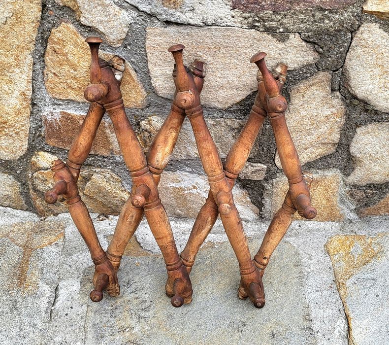 Дървени закачалки