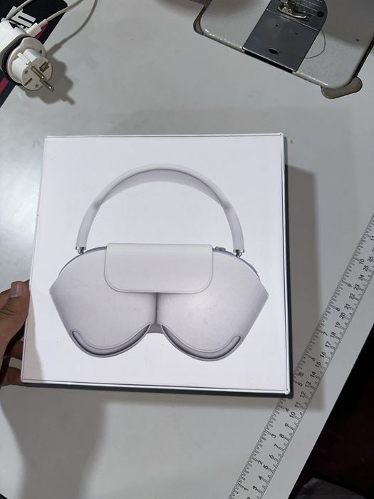 Air pods max.