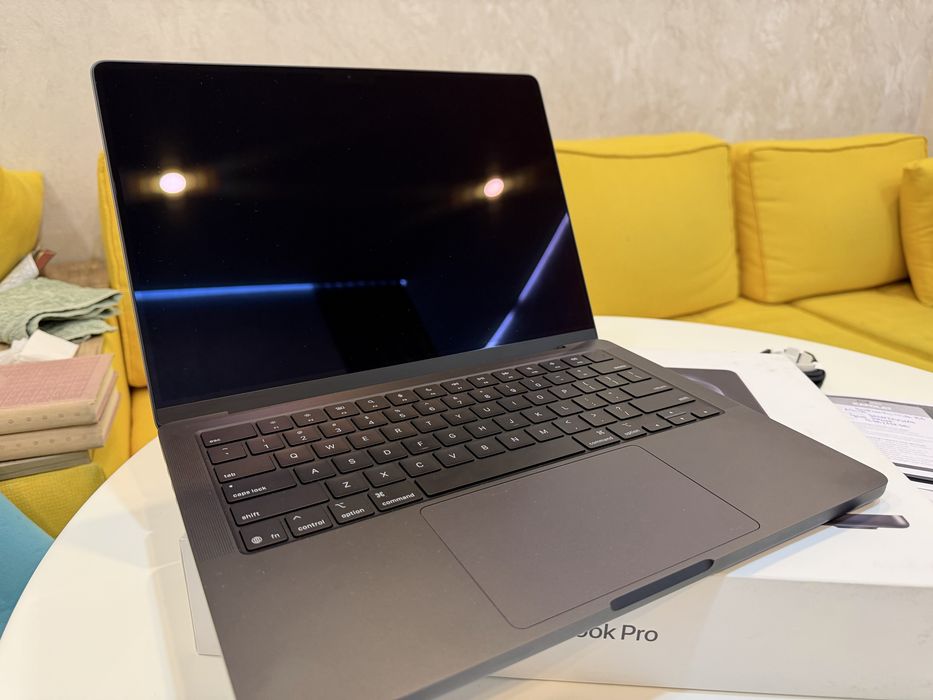 MacBook Pro 14 M5 как новый