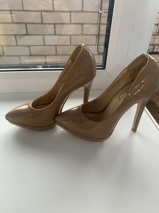 Отдам новые туфельки за шоколадки