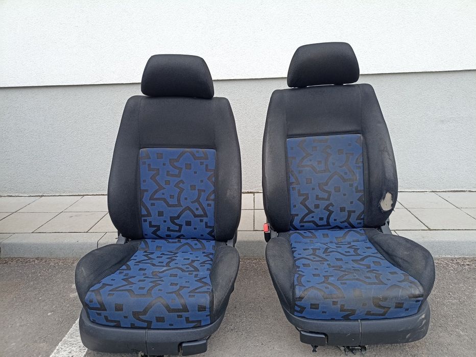 Комплект син салон (седалки)за Голф 4