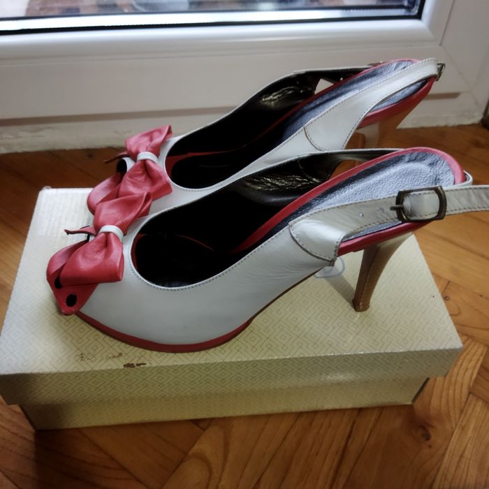 Дамски кожени сандали