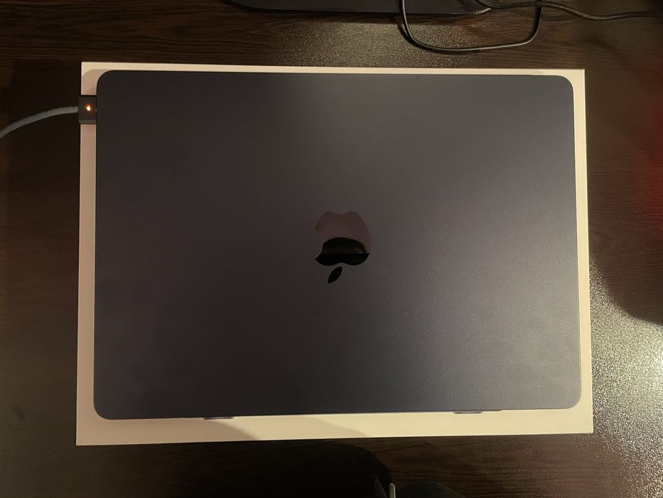 Apple Macbook Air m4 16gb ram 256gb ssd Midnight