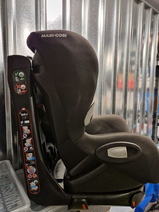 Maxi Cosi Axiss Autheblack въртящ се детски стол за кола