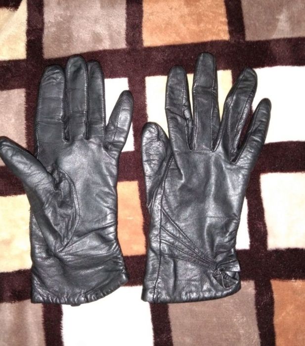 Кожаные перчатки
