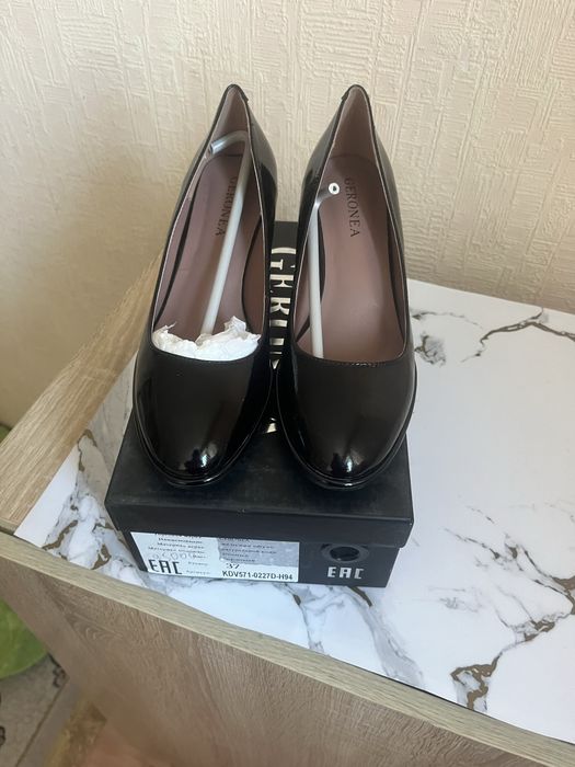 Женский туфли. Раз 37.