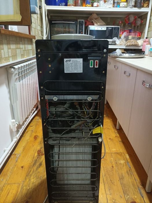 Кулер для воды. .