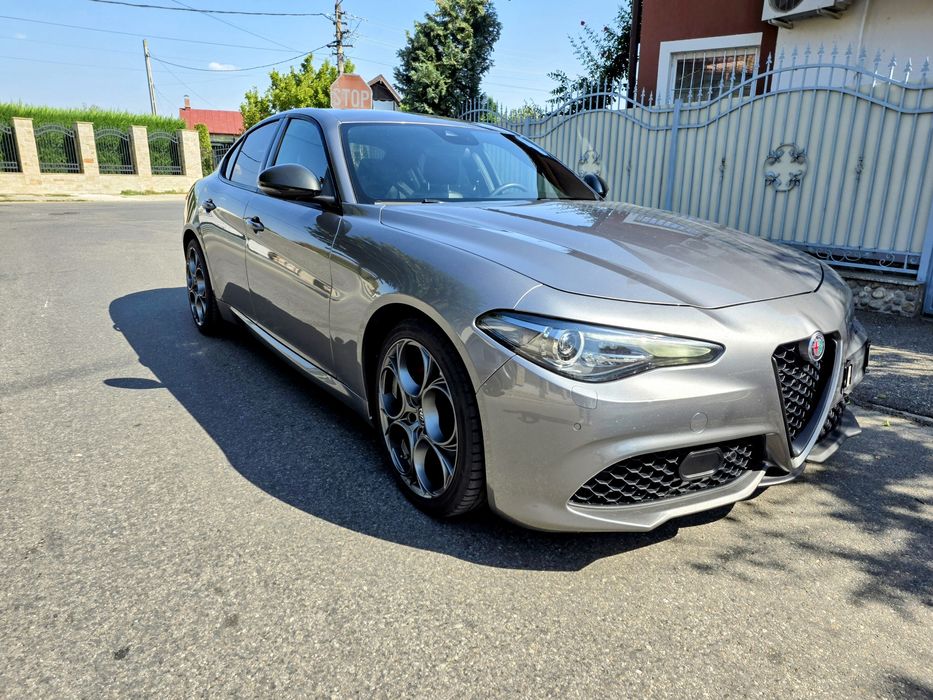Alfa Romeo Giulia Veloce 2.0 AT8 Q2 CarPlay Distronic Padele
