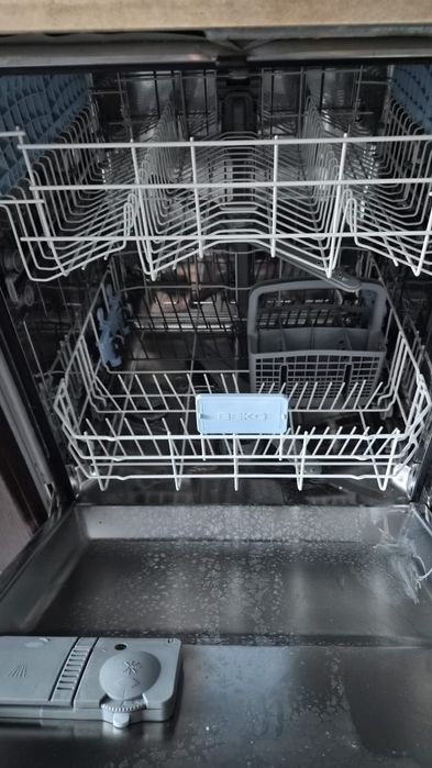 Продам посудомоюшую машину
