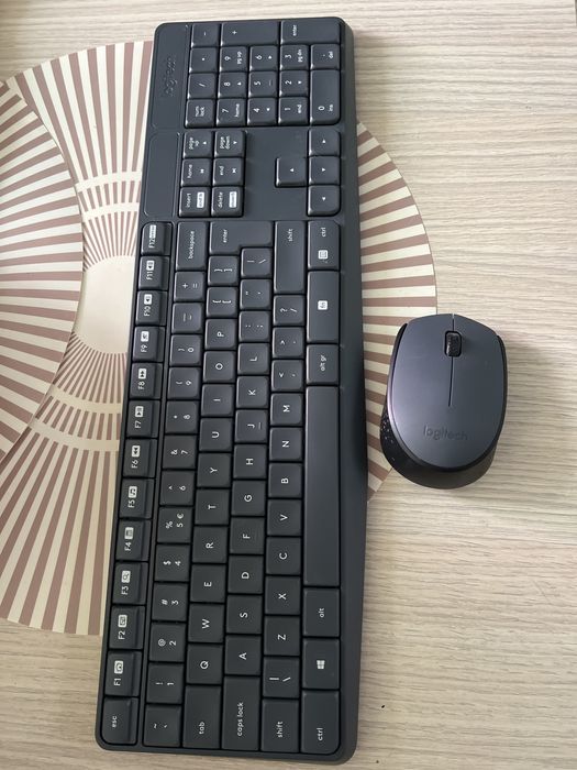 Set mouse si tastatura wifi logitech