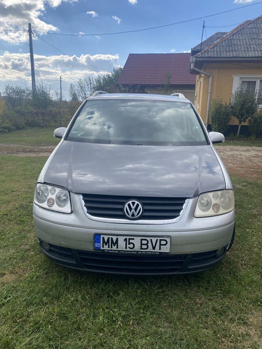Vând Volkswaggen Touran