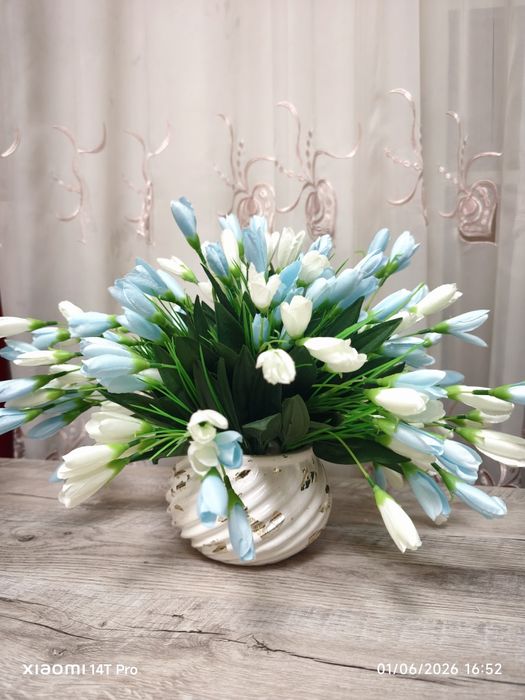 Rangli sun’iy gullar (tuvakda) / Цветные искусственные цветы в горшке