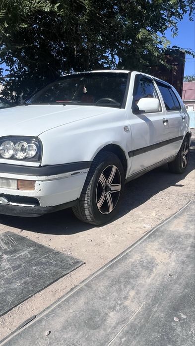 Машина Golf 1.2 аз саудасы бар
