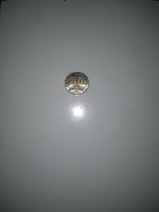 Продам Монеты 200 и 100 тг