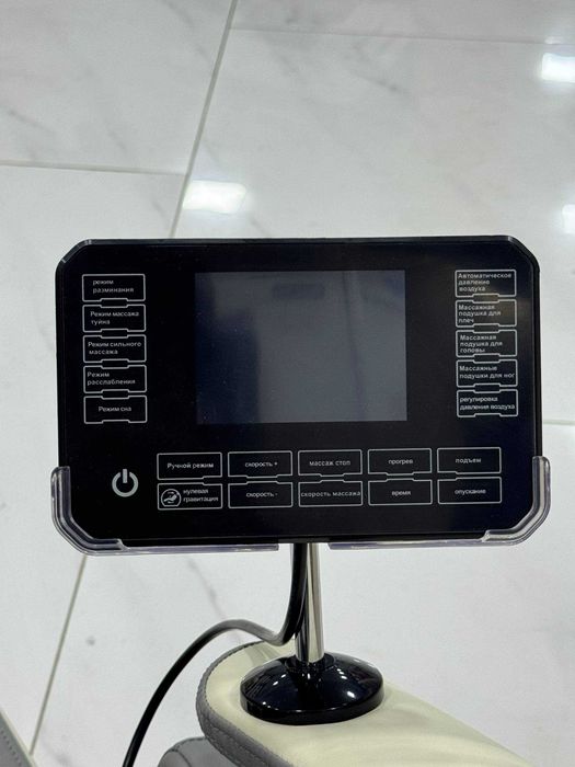 Renomax Кресло Массажер 3D с планшетом R-103