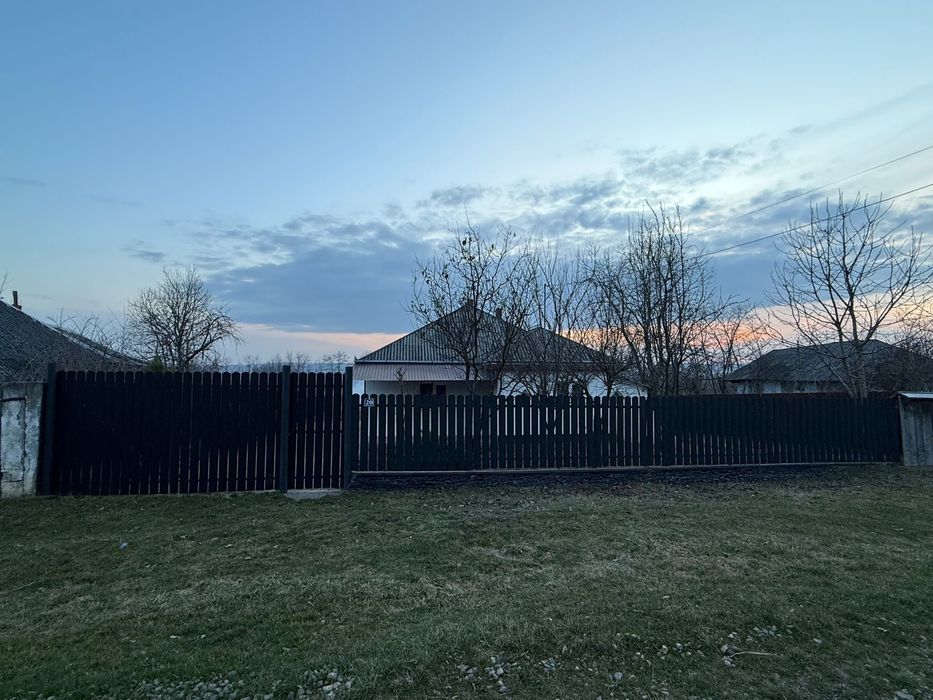 Casa de vanzare in sat Hartoape, Vanatori.