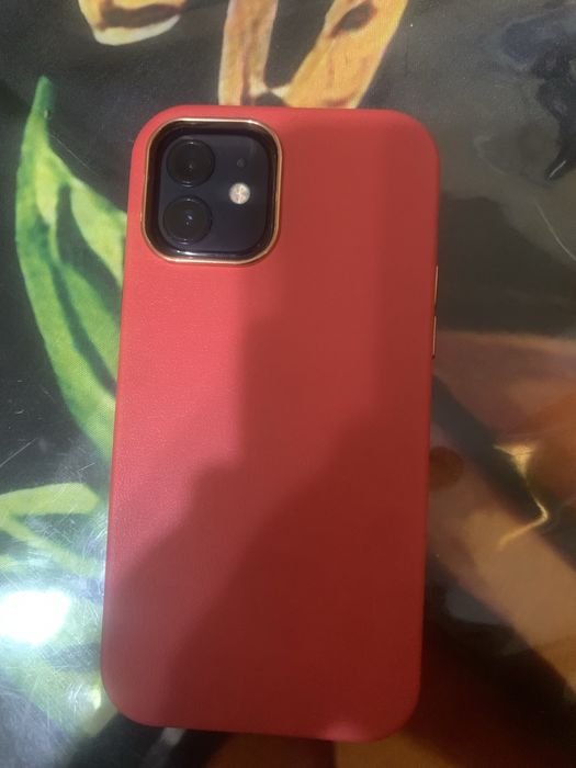 Продам Айфон 12 в хорошем состоянии