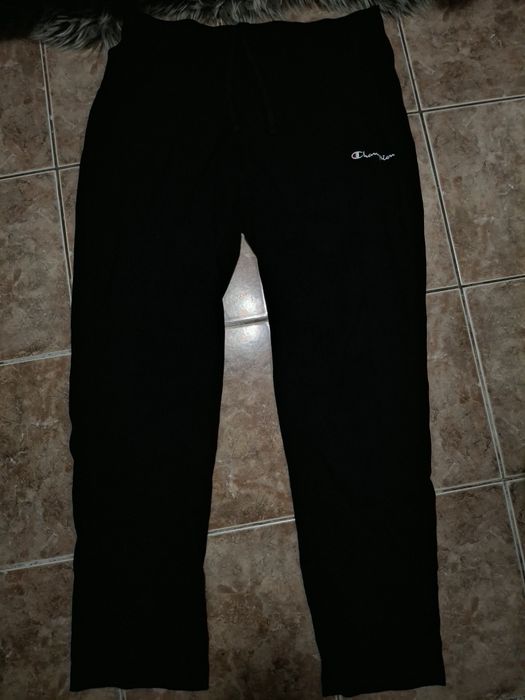 Vând pantaloni Champions