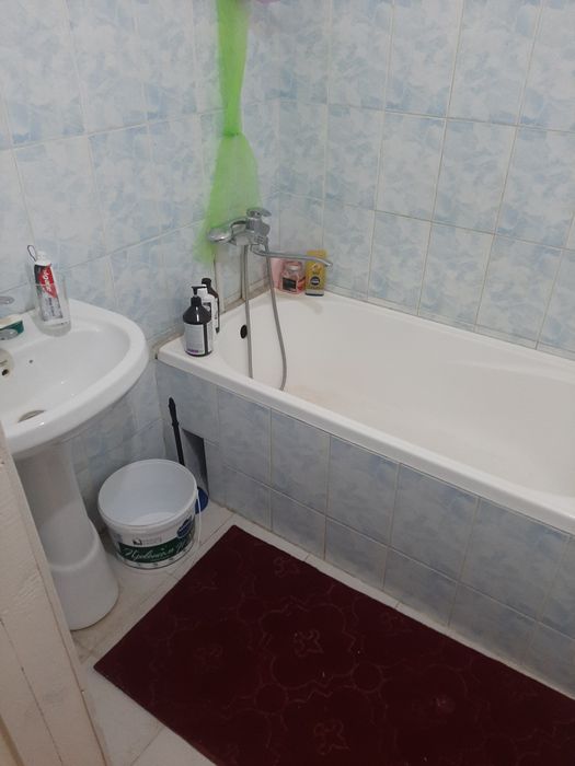 Урганч шаҳар АлХоразими кўчаси, йўл юзида Монро кафе рўпарасида