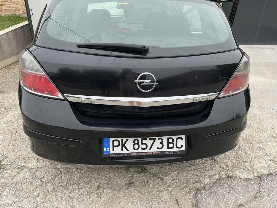 Продавам Опел Астра 1.9 cdti