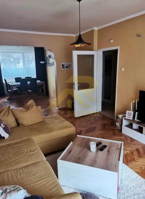Продава се Тристаен апартамент в Перник, Център - 129 кв.м за 1078 €/кв.м - Снимка #1
