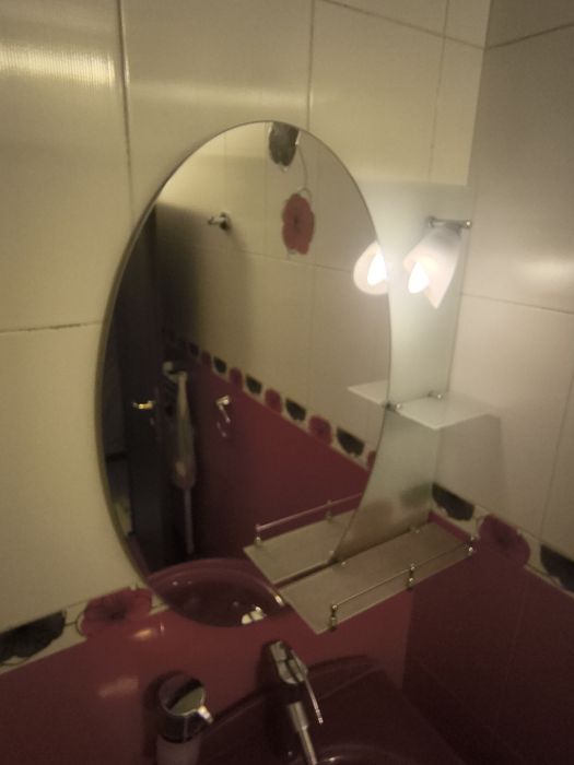 Запазени стъклен умивалник и огледало