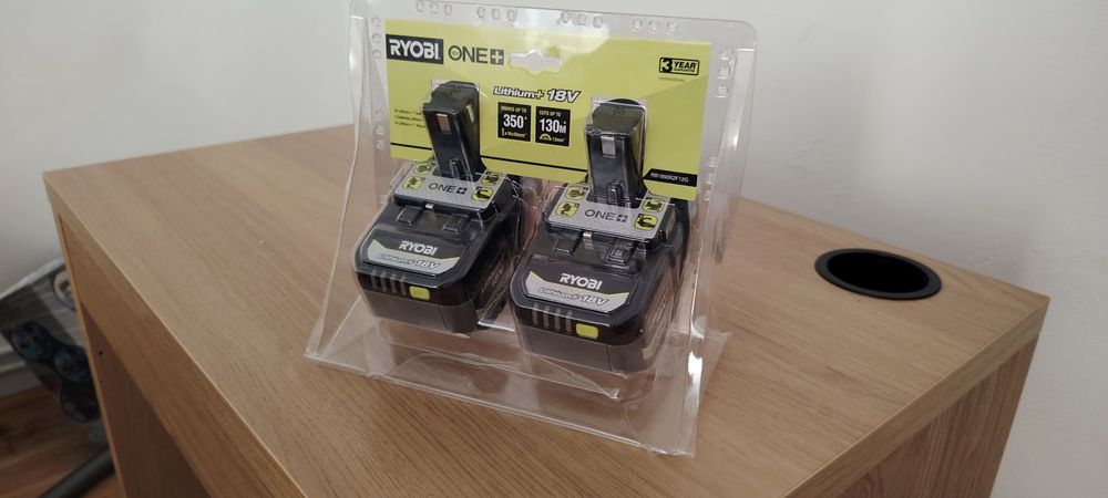 Vând acumulatori RYOBI noi, sigilați - doi la preț de unul - de 5 ah!!