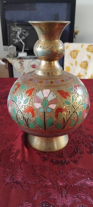 Vând vaza alama vintage india