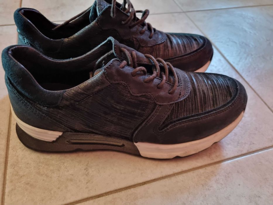 Маратонки и обувки  различни размери и цени