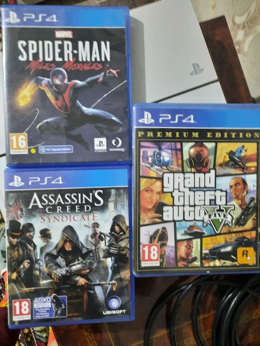 PlayStation 4 с 2 джойстиками