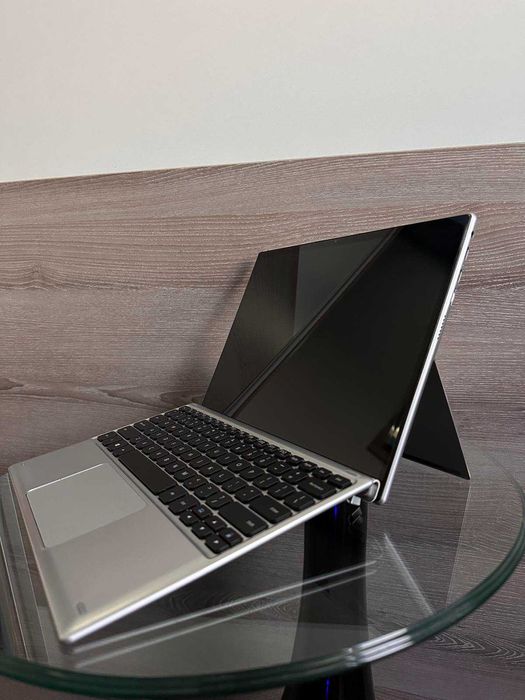 VGKE лаптоп-таблет(тъч скрийн)