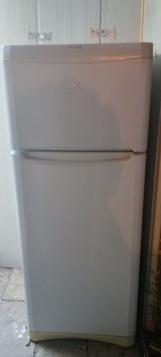 Frigider perfect funcțional  .nu ofer transport sec 5 Sebastian. Mă sunați e Nr de tel nu am card și nu pun colet al ridicați de acasă