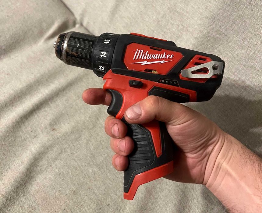 Masina de gaurit si insurubat  Milwaukee M12 BDD pe 12V 30 Nm - corp