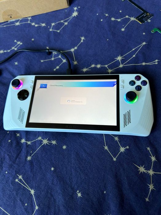 Продавам: ROG Ally Z1 Extreme с аксесоари и ъпгрейди