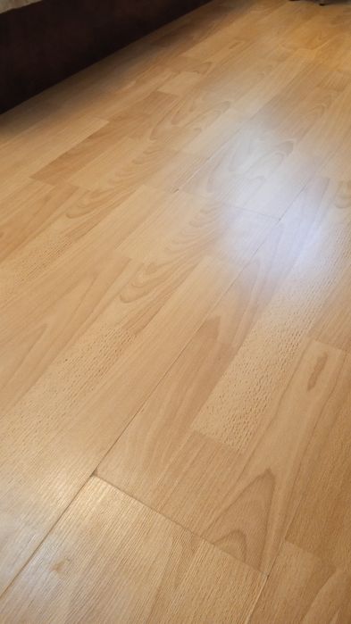 Продам ламинат в хорошом состояний