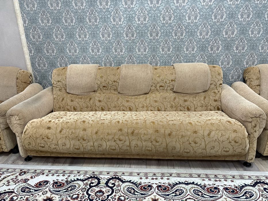 Продаются диван и кресла
