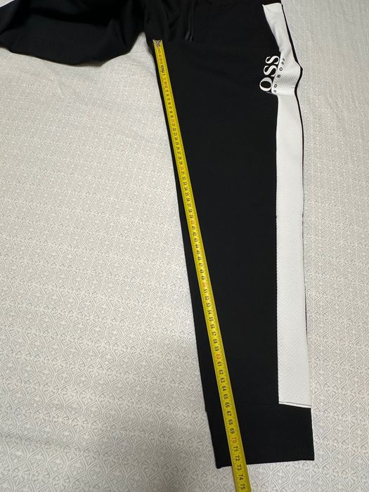 Boss анцуг комплект черен с бяло