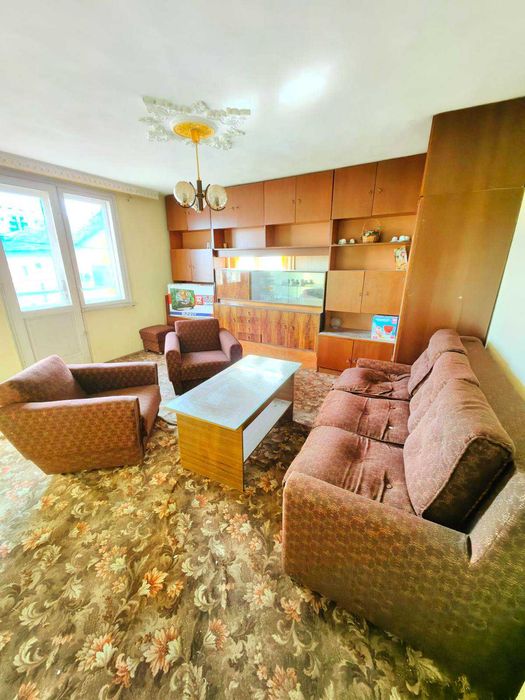 Продавам двуетажна къща в гр. Перник кв. Ралица