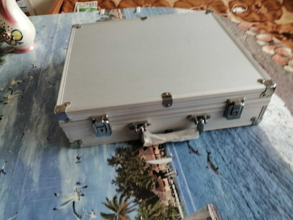 мини истинска казино рулетка с карти,чиипове и зарчета.