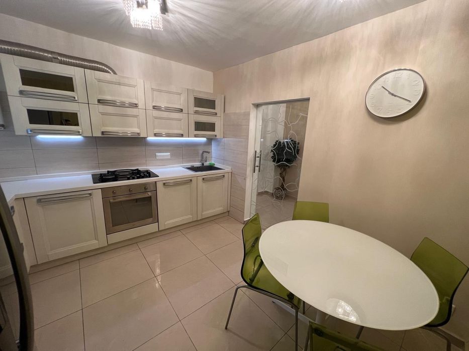 Apartament 4 camere Titan de închiriat lux metrou
