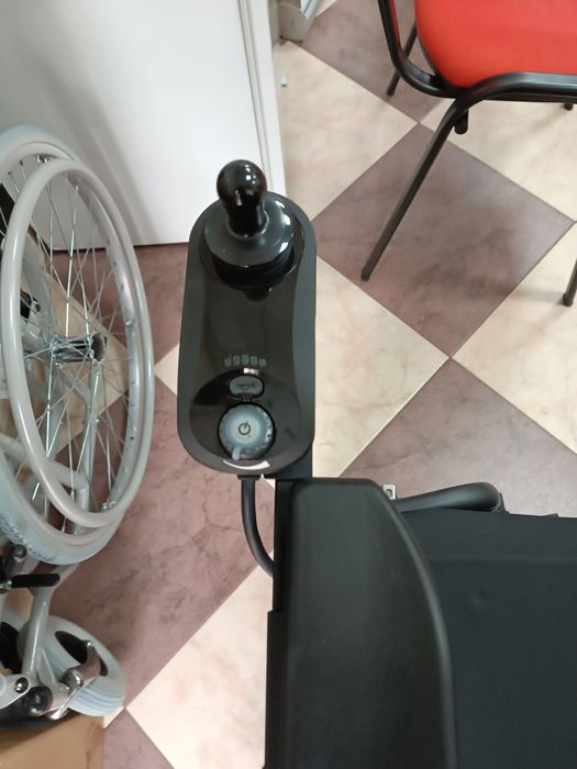 Инвалидна акумулаторна количка